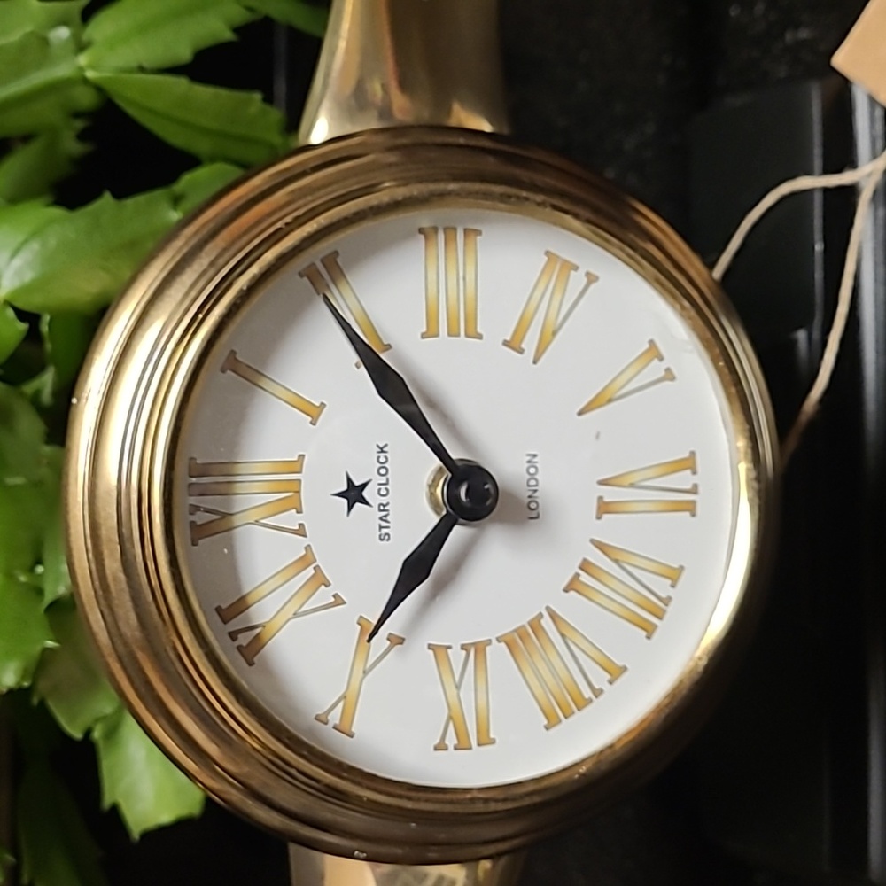 Propeller Tabletop Clock - Picture 3 of 10